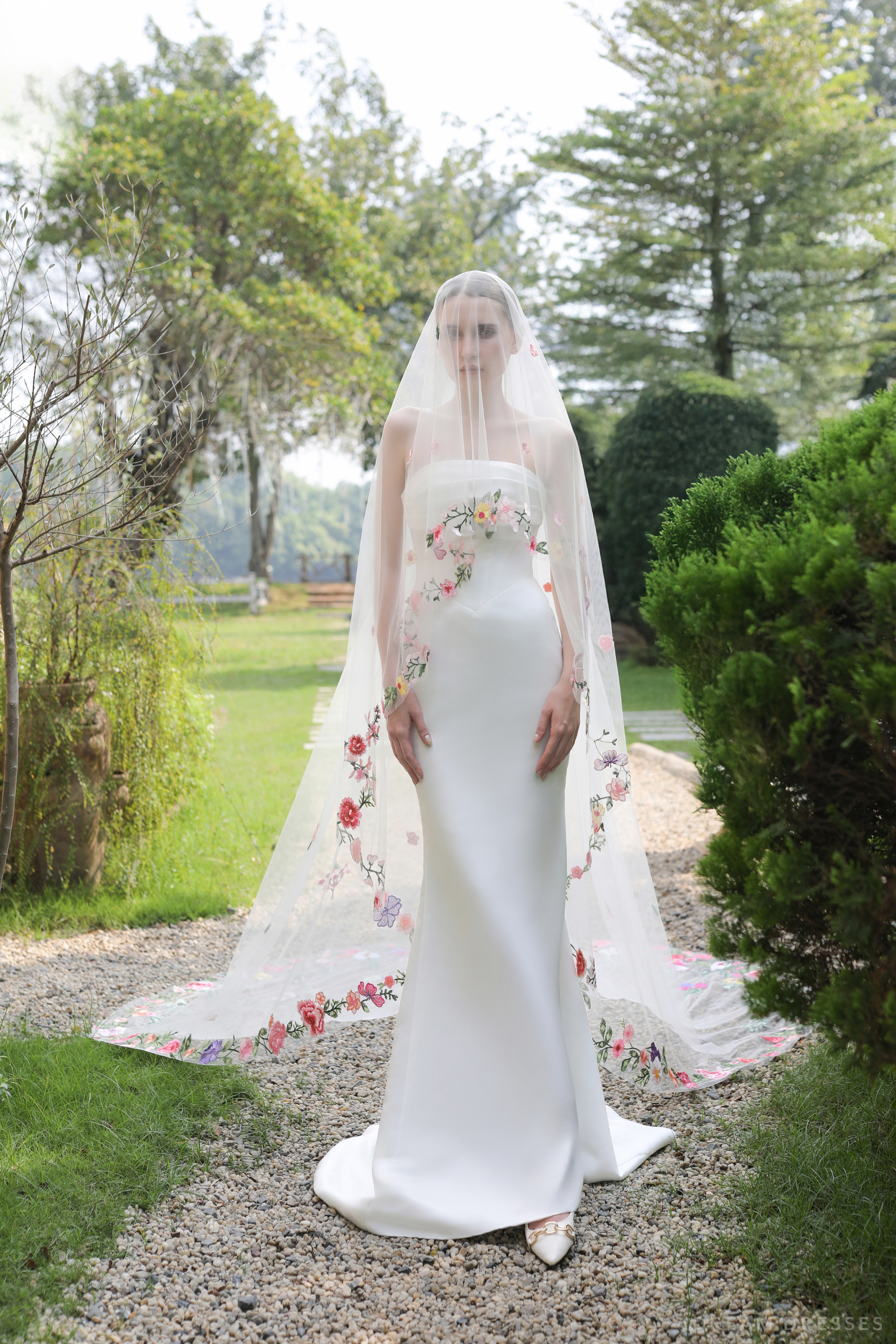 Drop Veil with Colorful Floral Lace (#EMMA)