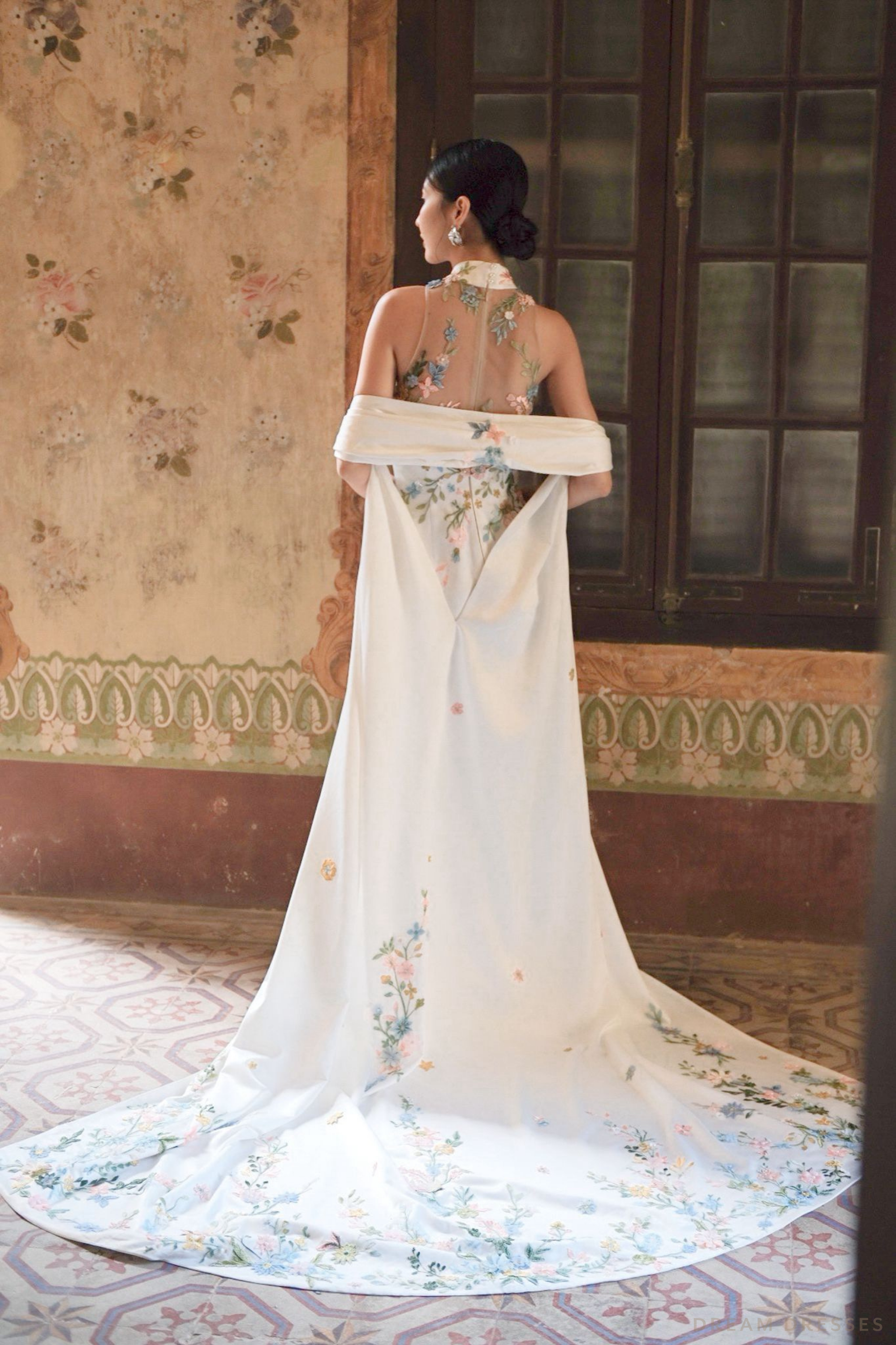 Cheongsam-Inspired Ao Dai Detachable Cape | Vietnamese Bridal Dress (#LISHA)