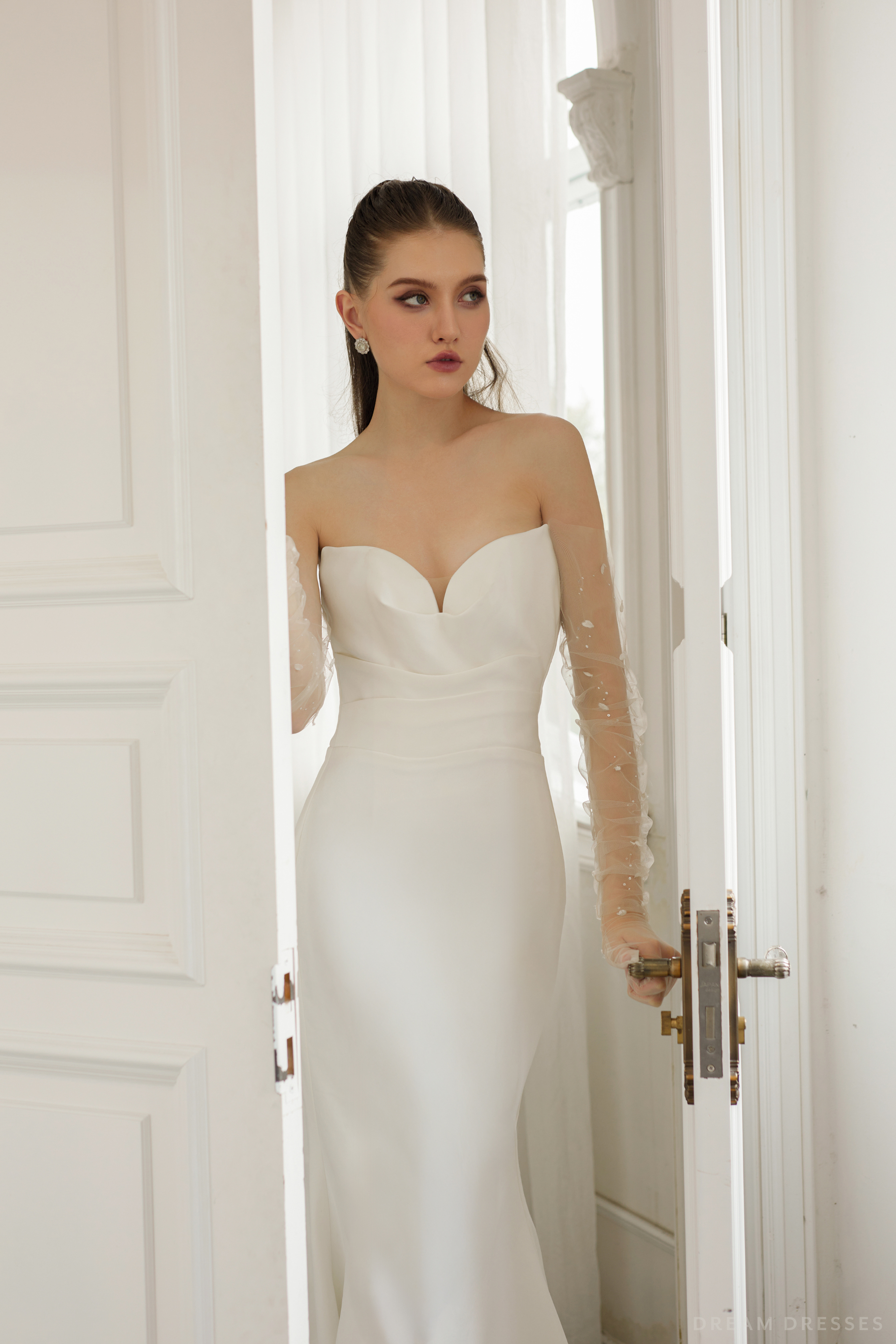 Minimalist Mermaid Wedding Gown (#NAHAN)